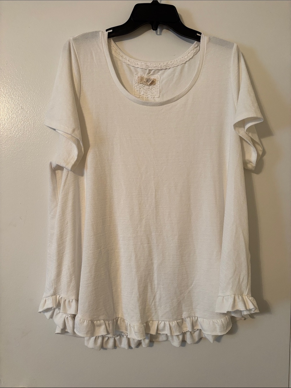Cupio White Short Sleeve Scoop Neck Top with Ruffle Hem